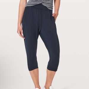 lululemon athletica Navy Cropped Relaxed-Fit Capris